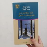 La sombra del cipres es alargada (det.)