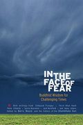 In the Face of Fear: Buddhist Wisdom for Challenging Times (en Inglés)