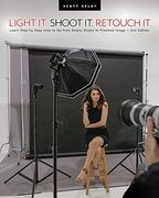 Light it, Shoot it, Retouch it: Learn Step by Step how to go From Empty Studio to Finished Image (en Inglés)