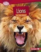 Lions on the Hunt (Searchlight Books) (en Inglés)