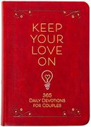 Keep Your Love on: 365 Daily Devotions for Couples (en Inglés)