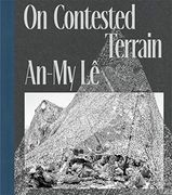 An-My lê: On Contested Terrain (en Inglés)