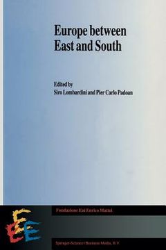 portada Europe Between East and South (en Inglés)