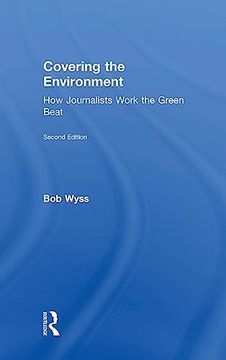 portada Covering the Environment: How Journalists Work the Green Beat (en Inglés)