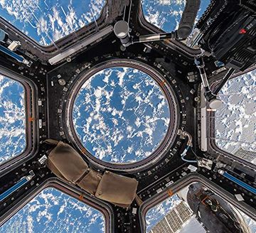 portada Interior Space: A Visual Exploration of the International Space Station: Photographs by Paolo Nespoli & Roland Miller
