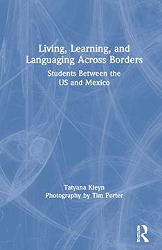 portada Living, Learning, and Languaging Across Borders: Students Between the us and Mexico (en Inglés)