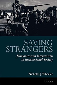 portada Saving Strangers: Humanitarian Intervention in International Society (en Inglés)