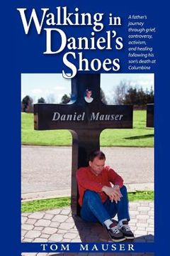 portada walking in daniel ` s shoes (in English)