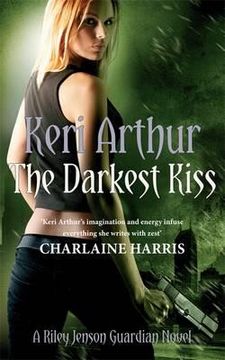 portada the darkest kiss (en Inglés)