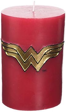 portada Wonder Woman Sculpted Insignia Candle (in English)