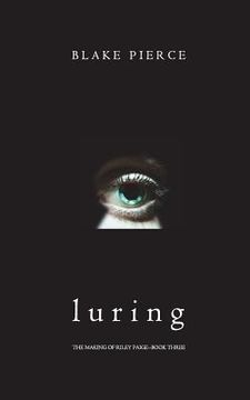 portada Luring (The Making of Riley Paige-Book 3) (en Inglés)
