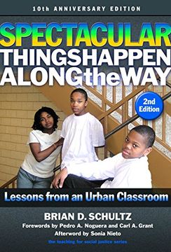 portada Spectacular Things Happen Along the Way: Lessons From an Urban Classroom--10Th Anniversary Edition (The Teaching for Social Justice Series) 