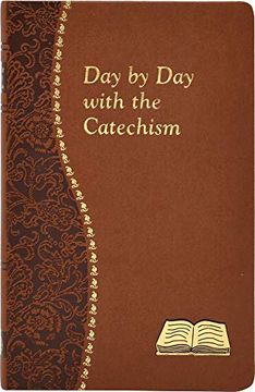 portada Day by day With the Catechism: Minute Meditations for Every day Containing an Excerpt From the Catechism, a Reflection, and a Prayer (en Inglés)