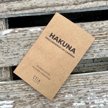 portada Hakuna, Descubriendo un Carisma (in Spanish)