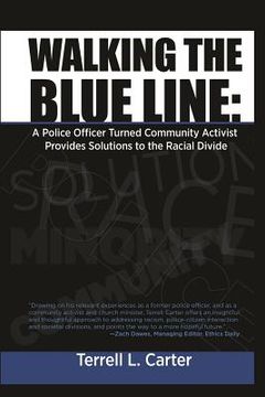 portada Walking the Blue Line: A Police Officer Turned Community Activist Provides Solutions to the Racial Divide (en Inglés)