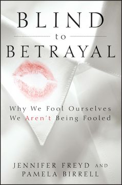 portada blind to betrayal: why we fool ourselves we aren't being fooled (en Inglés)
