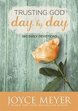 portada Trusting god day by Day: 365 Daily Devotions (in English)