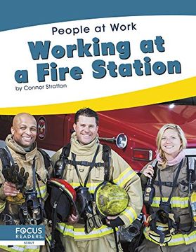 portada Working at a Fire Station (en Inglés)
