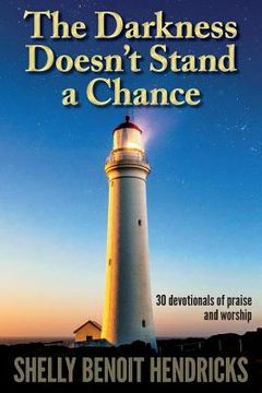 portada The Darkness Doesn't Stand a Chance: 30 devotionals of praise and worship (en Inglés)
