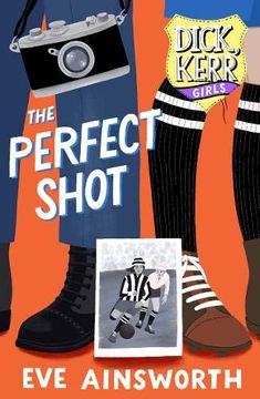 portada The Perfect Shot: Dick, Kerr Girls (in English)