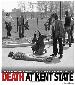 portada Death at Kent State: How a Photograph Brought the Vietnam War Home to America (Captured History) (en Inglés)
