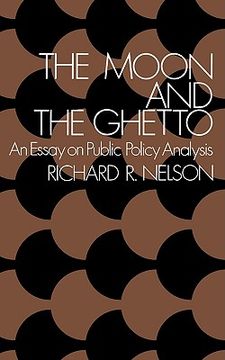 portada the moon and the ghetto: an essay on public policy analysis (en Inglés)