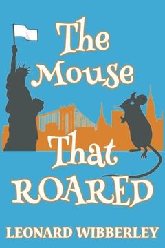 portada The Mouse That Roared (The Grand Fenwick Series) (Volume 1) (en Inglés)