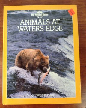 portada Animals at Water's Edge (The World of Nature)