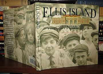 portada Ellis Island: Gateway to the American Dream 