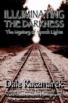 portada illuminating the darkness: the mystery of spooklights (en Inglés)
