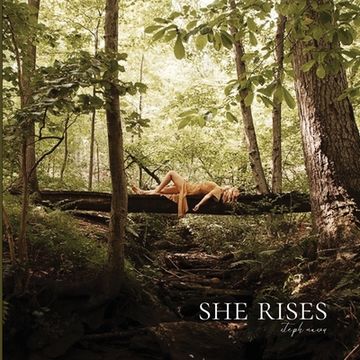 portada She Rises (en Inglés)
