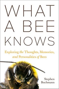 portada What a bee Knows: Exploring the Thoughts, Memories, and Personalities of Bees (en Inglés)