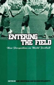 portada entering the field: new perspectives on world football (en Inglés)
