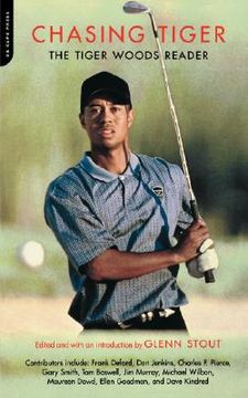 portada chasing tiger: the tiger woods reader (in English)