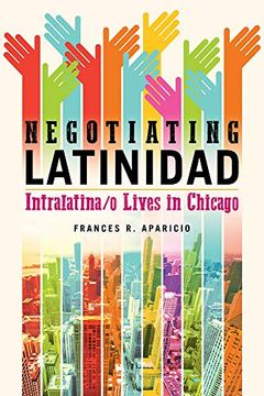 portada Negotiating Latinidad (Latinos in Chicago and Midwest) (en Inglés)