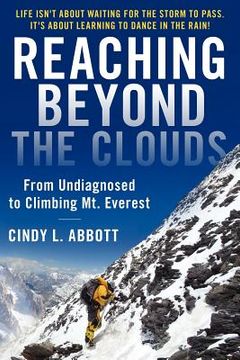 portada reaching beyond the clouds: from undiagnosed to climbing mt. everest (en Inglés)
