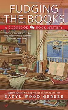 portada Fudging the Books (Cookbook Nook Mystery) (en Inglés)