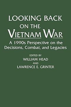 portada Looking Back on the Vietnam War: A 1990S Perspective on the Decisions, Combat, and Legacies (en Inglés)