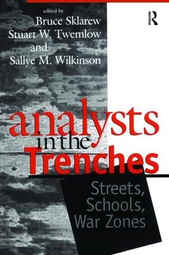 portada Analysts in the Trenches: Streets, Schools, War Zones (en Inglés)