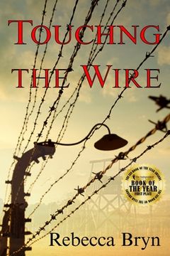 portada Touching the Wire: A Doctor and Nurse Fight to Save Lives, and Find Love in a Nazi Death-Camp. Seventy Years Later the Doctor’S Granddaughter, Intrigued by an Enigmatic Carving, Discovers the Secrets (en Inglés)