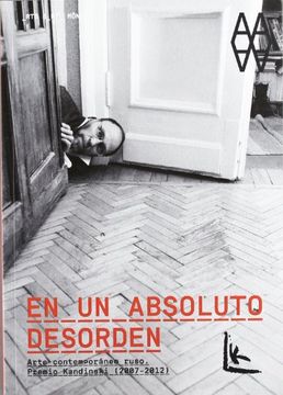 portada En un desorden absoluto. (in Spanish)