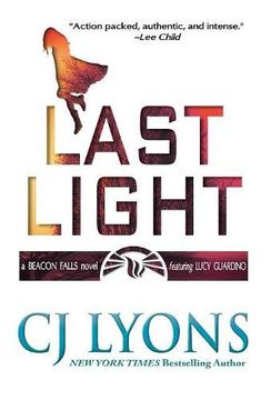 portada Last Light: A Beacon Falls Thriller, Featuring Lucy Guardino (1) (Beacon Falls Cold Case Mysteries) (en Inglés)