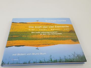 portada Die Kraft der Vier Elemente Erde - Feuer - Wasser - Luft; Die Zwölf Lebensprinzipien in den Vier Elementen (in German)