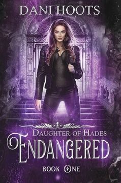 portada Endangered (Daughter of Hades) (en Inglés)