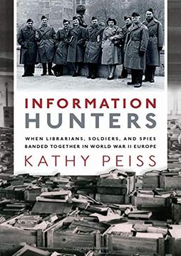 portada Information Hunters: When Librarians, Soldiers, and Spies Banded Together in World war ii Europe (en Inglés)