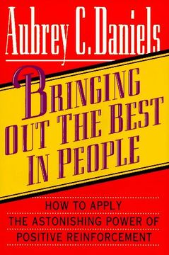 portada Bringing out the Best in People: How to Apply the Astonishing Power of Positive Reinforcement (en Inglés)