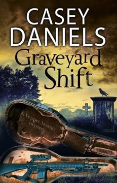 portada The Graveyard Shift: A Paranormal Mystery (a Pepper Martin Mystery) (in English)