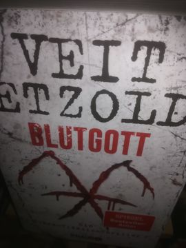 portada Blutgott (en Alemán)