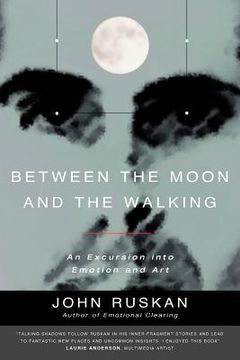 portada between the moon and the walking (en Inglés)