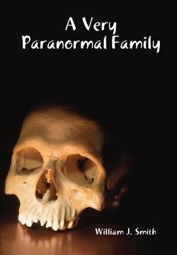 portada A Very Paranormal Family (en Inglés)
